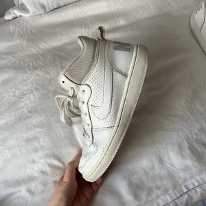Vintage Nike sneakers!